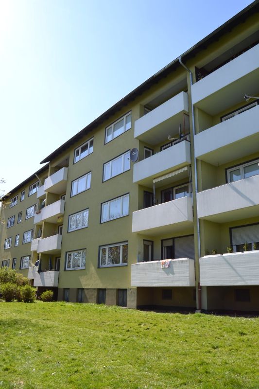 WIR SCHENKEN IHNEN DIE KAUTION*: 3-ZKB-Wohnung in Baunatal-Baunsberg, Dachsbergstraße 28, 34225 Baunatal
