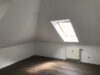 Schöne 3-Raum Wohnung im Dachgeschoss - Wohnzimmer.jpg