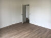 91101/433 - Helle 3-Raum-Wohnung in der Geschwister-Scholl-Str. 19 - Schlafzimmer ander Blick.JPG