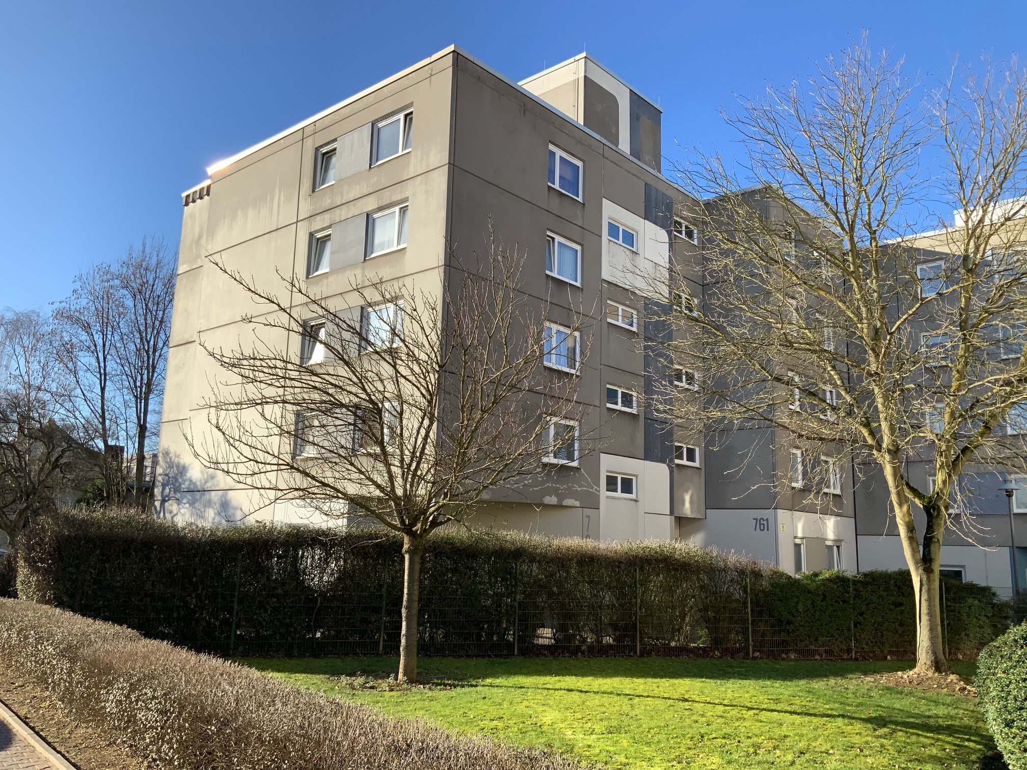 Großzügige 2- Zimmer Wohnung mit Blick ins Grüne, Homburger Landstrasse 761, 60437 Frankfurt am Main