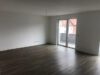 Großzügige, helle 3-Raum-Wohnung, innenstadtnah - Wohnzimmer.jpg