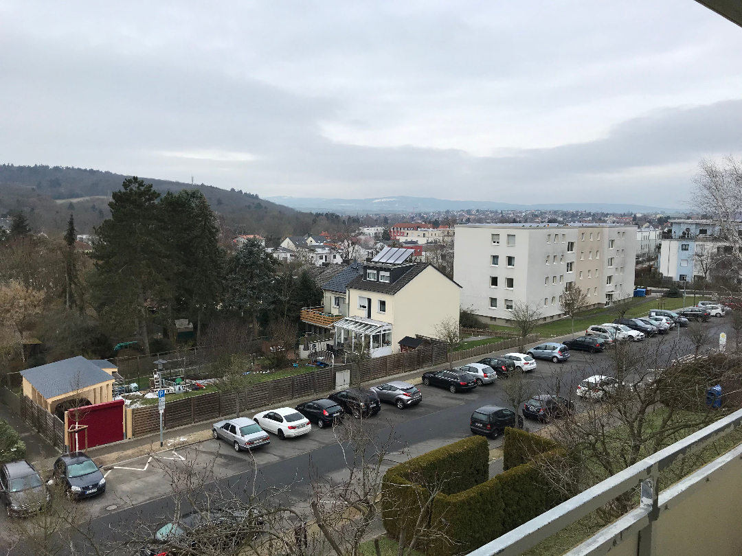 Modernisierte 2 – Zimmer – Wohnung mit Blick in den Taunus, Bodestraße 13, 61231 Bad Nauheim