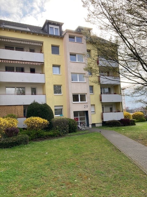 Modernisierte 2 Zimmer-Wohnung im Grünen in Friedrichsdorf, Schützenstraße 29, 61381 Friedrichsdorf